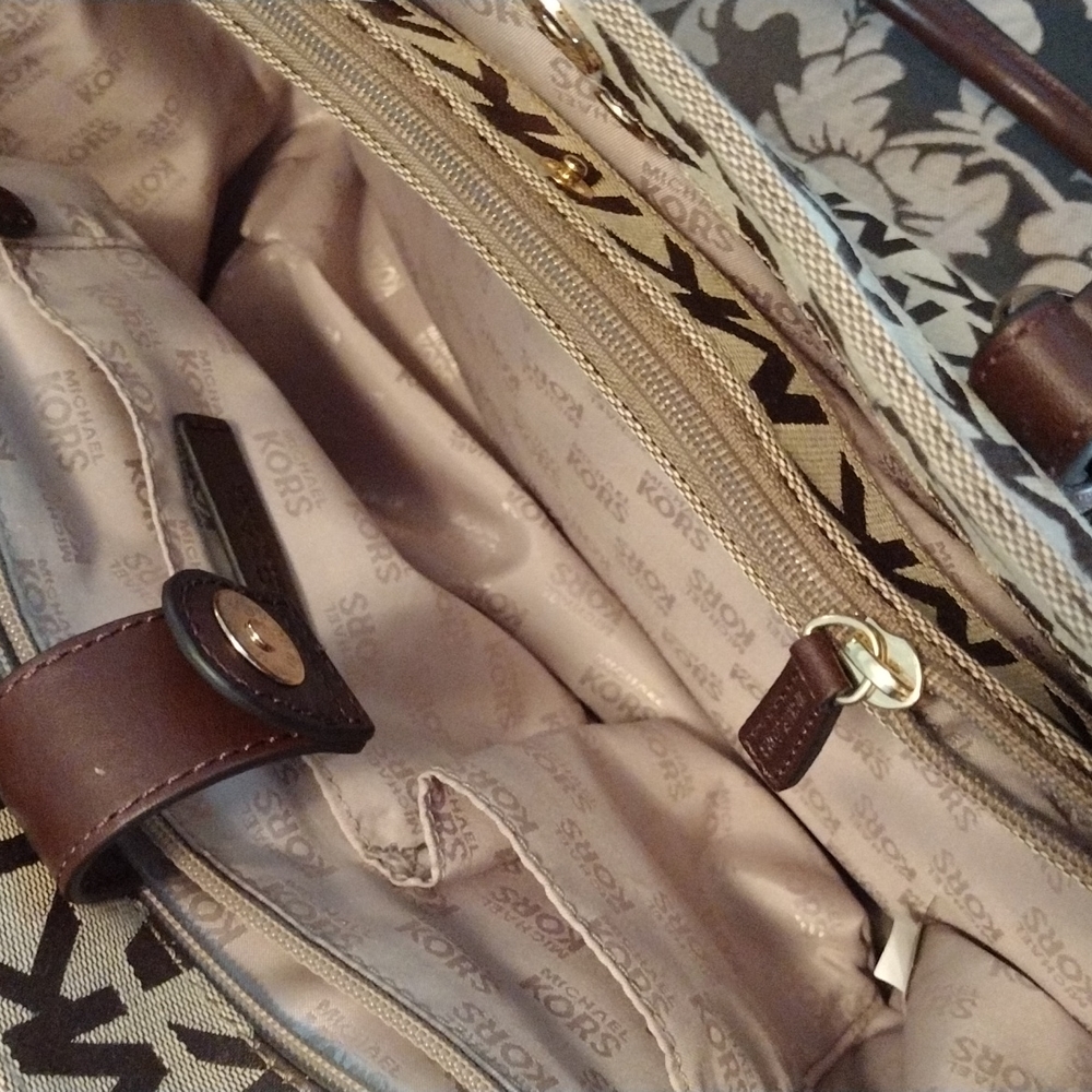 Michael Kors Bag - Picture 7 of 9